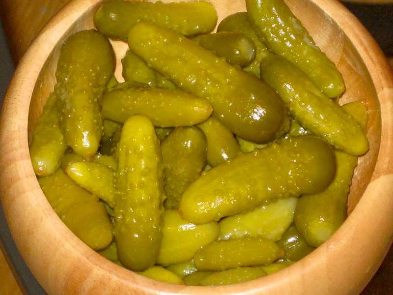 Соленые огурцы в банках как бочковые - 4 провереных рецепта