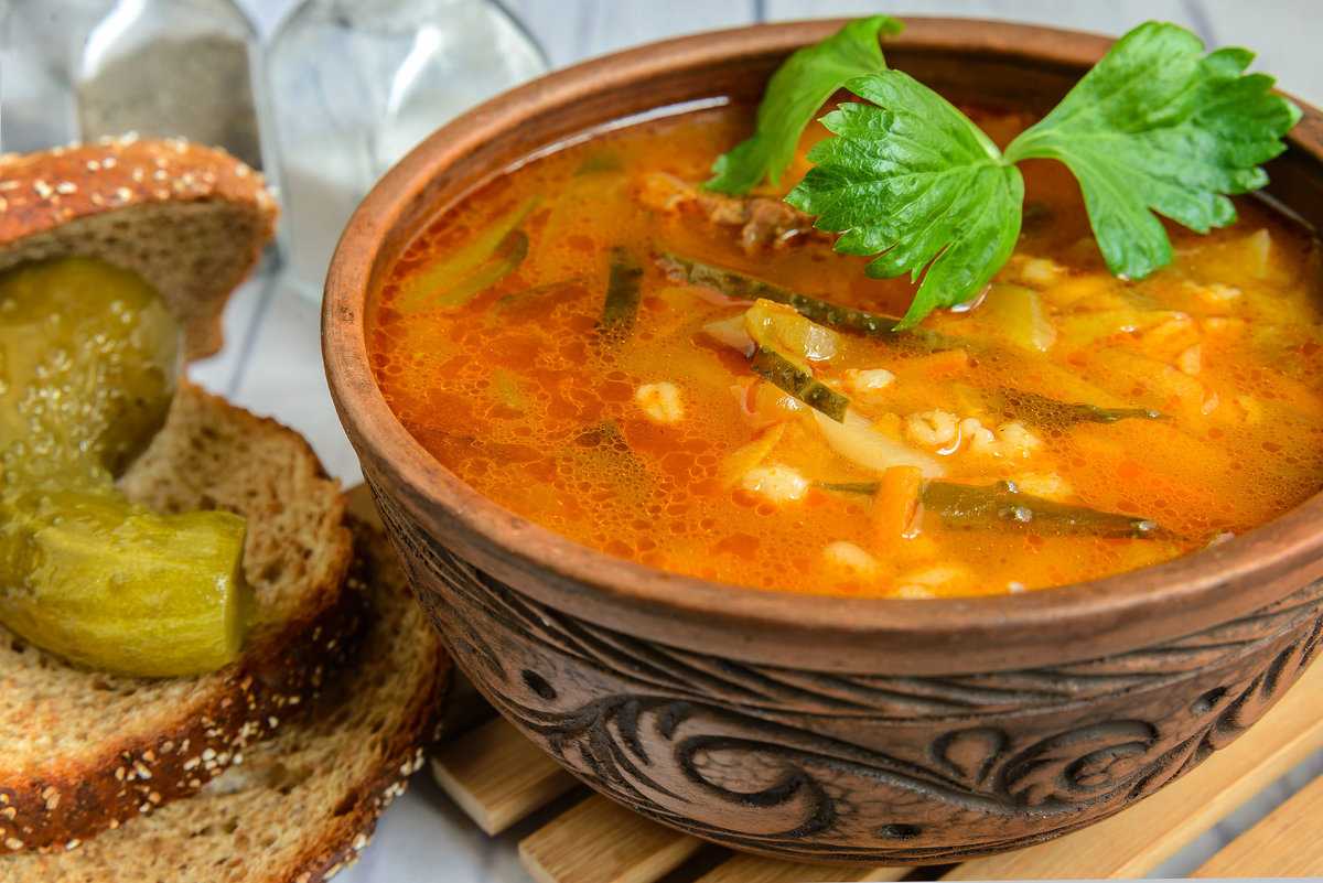 Рассольник с рисом и солеными огурцами. классические рецепты рассольника