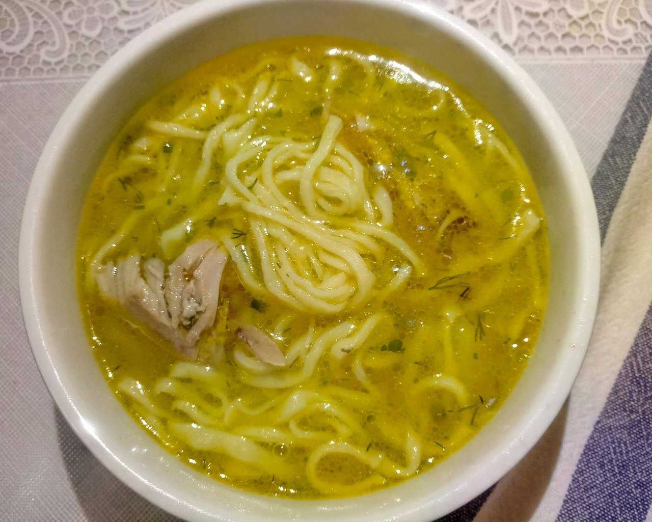 Куриный суп с домашней лапшой