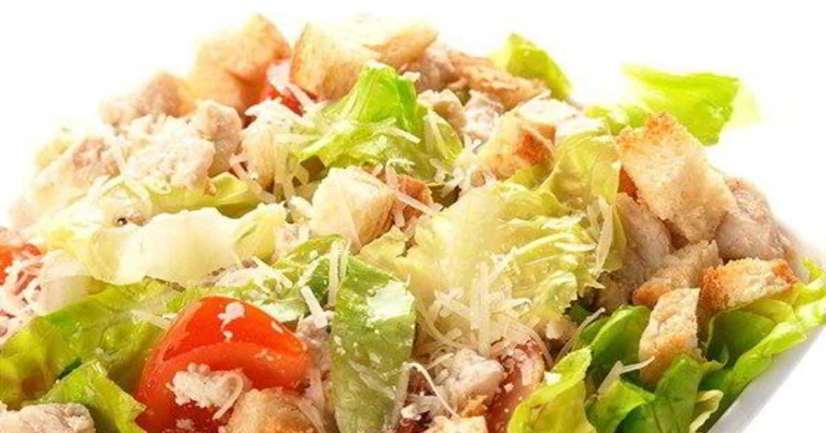 Цезарь с курицей и сухариками в домашних условиях - 7 классических рецептов