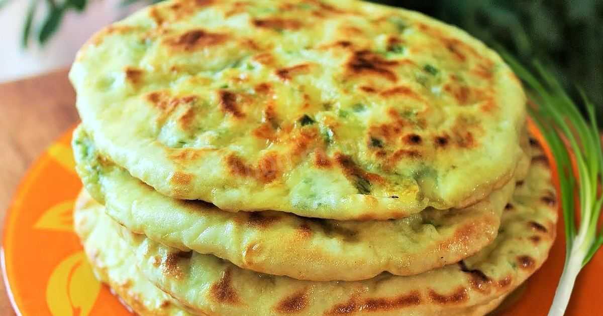 Сырно творожные лепешки с зеленью на сковороде: вкусная выпечка