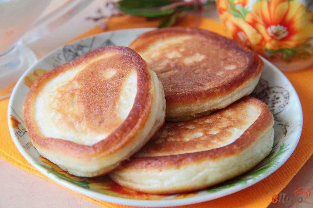 Оладьи на молоке без яиц: 6 рецептов вкусных пышных оладушков - onwomen.ru