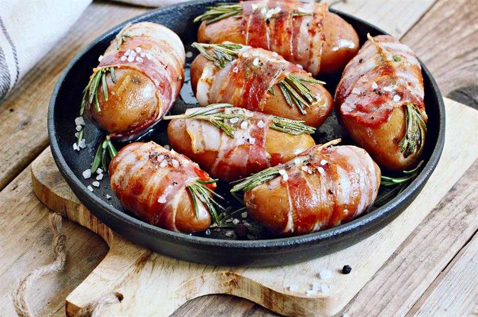 15 вкуснейших рецептов картошки с беконом в духовке