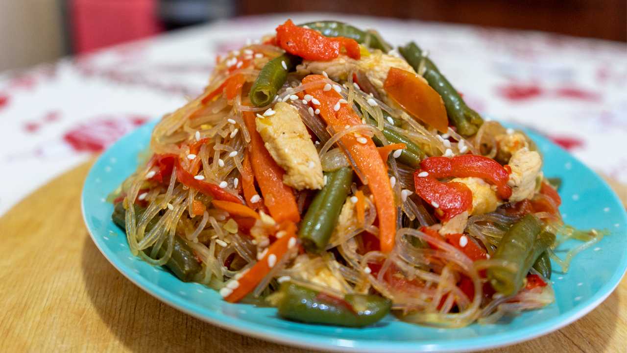 Салат с фунчозой по-корейски: рецепты