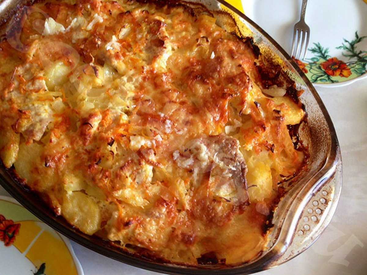 Картофель с мясом в духовке: 5 простых и вкусных рецептов