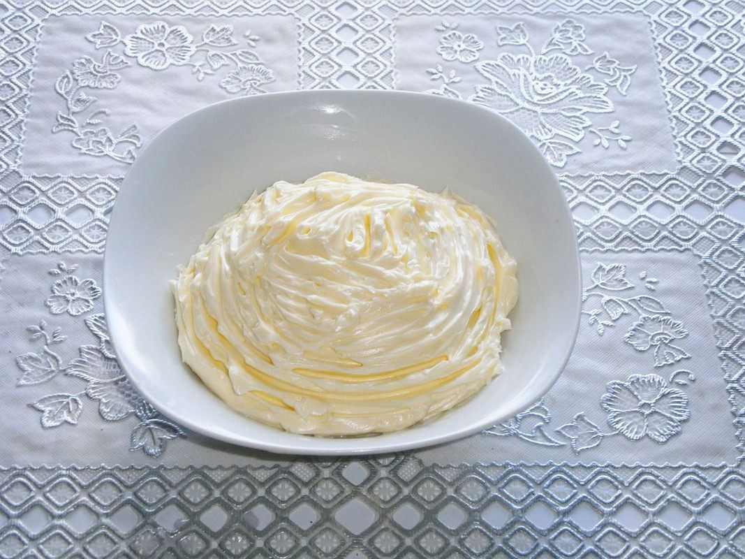 Крем для бисквитного торта — 12 очень вкусных и простых рецептов