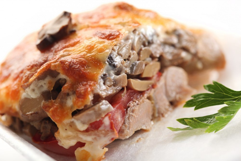Свинина с грибами и овощами в духовке: рецепт с фото