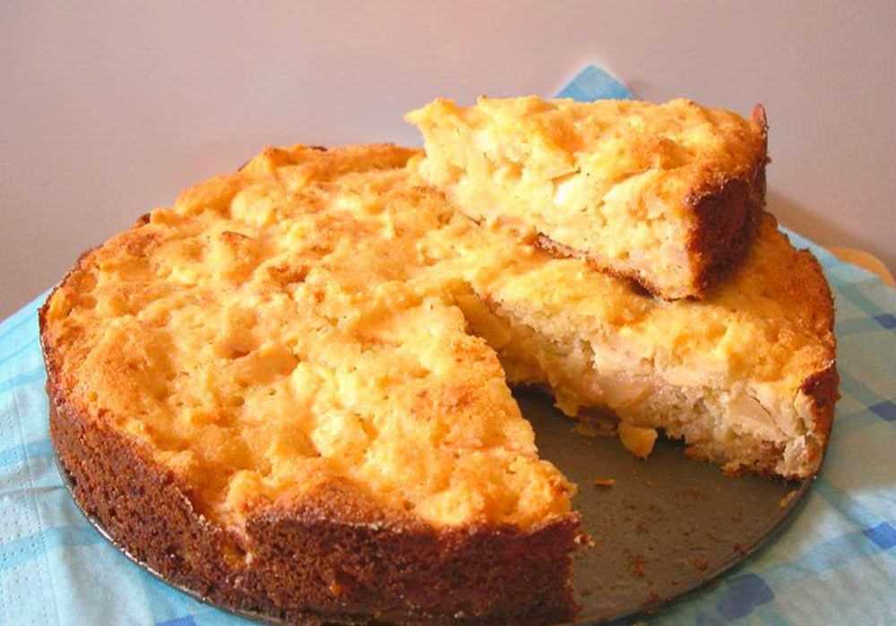 Шарлотка из ржаной муки с яблоками, вкусный рецепт