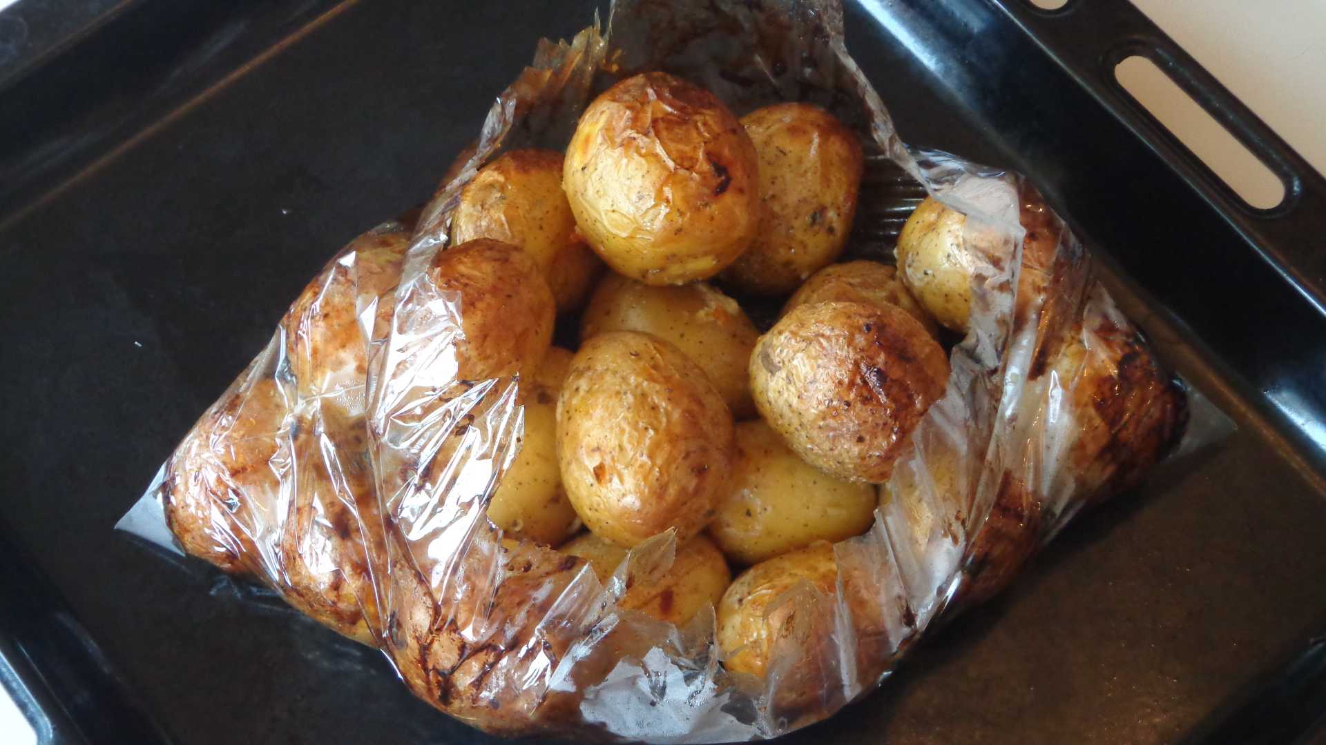 Картошка по-деревенски в духовке — простые и вкусные рецепты запеченного картофеля