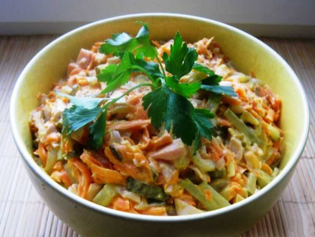 Салат Обжорка с копченой курицей  рецепт с пошаговыми фото