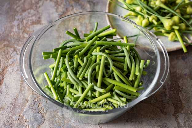 Жареные чесночные стрелки на сковороде. как приготовить стрелки вкусно и быстро
