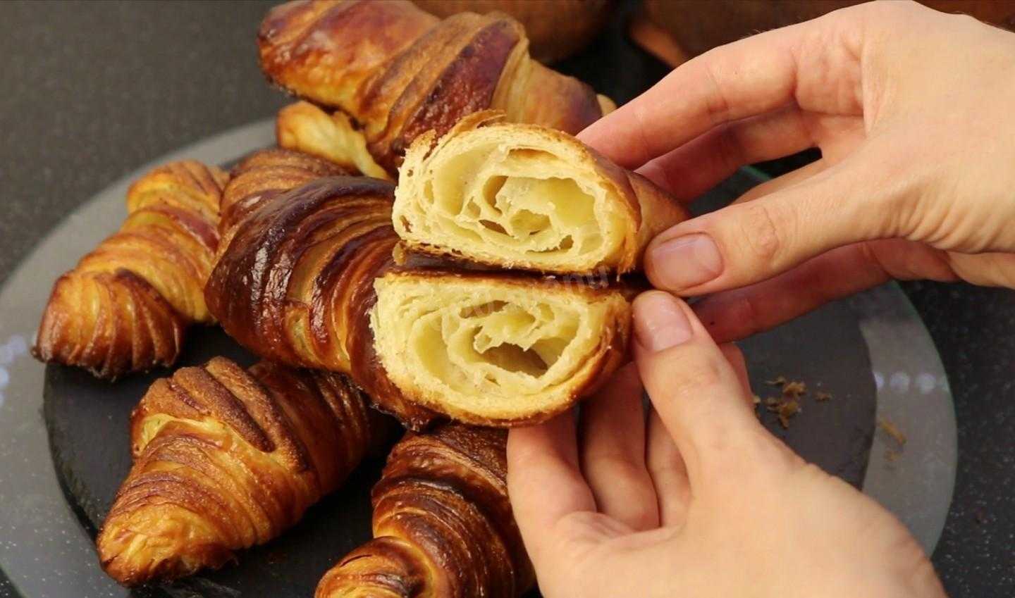 Круассаны из готового слоеного теста – 11 рецептов с разными начинками