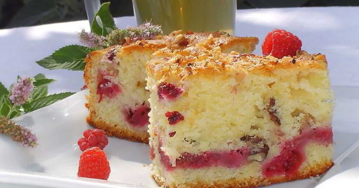 Пирог с клубникой и сметаной, вкусно пальчики оближешь!