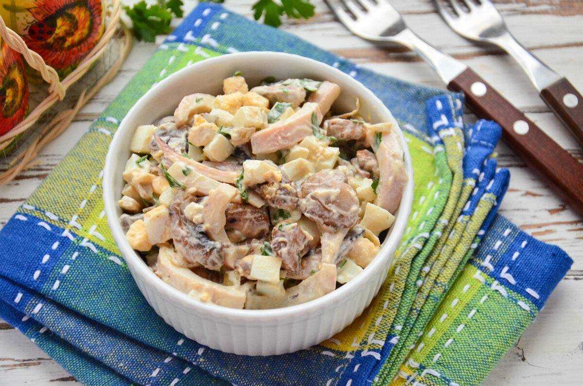 Салат с ананасом и курицей – очень вкусные классические рецепты