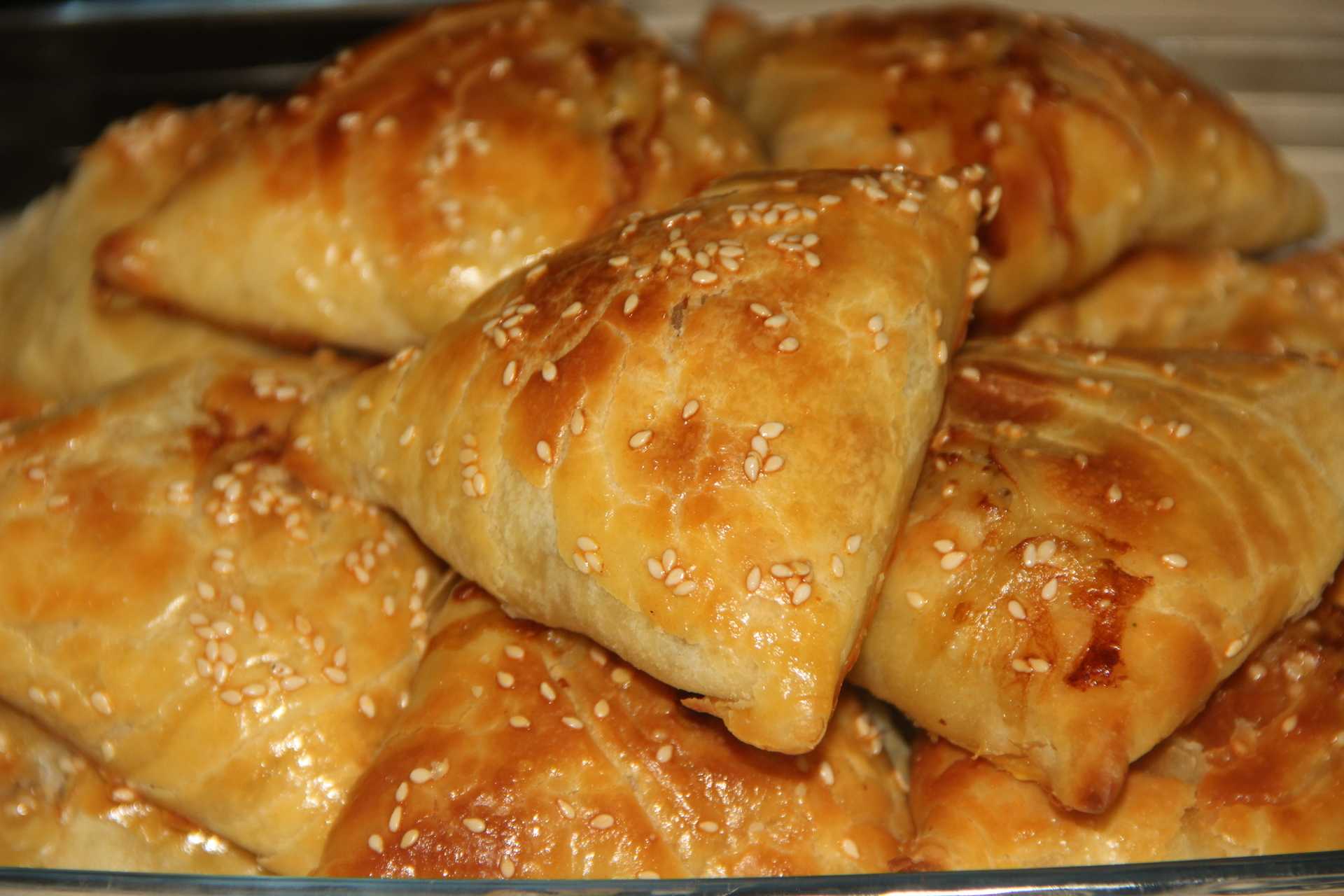 Самса из слоеного теста в домашних условиях | 4 вкусных рецепта