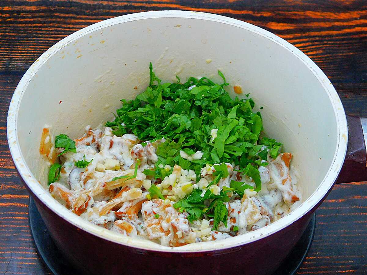 Лисички со сметаной и луком, рецепт