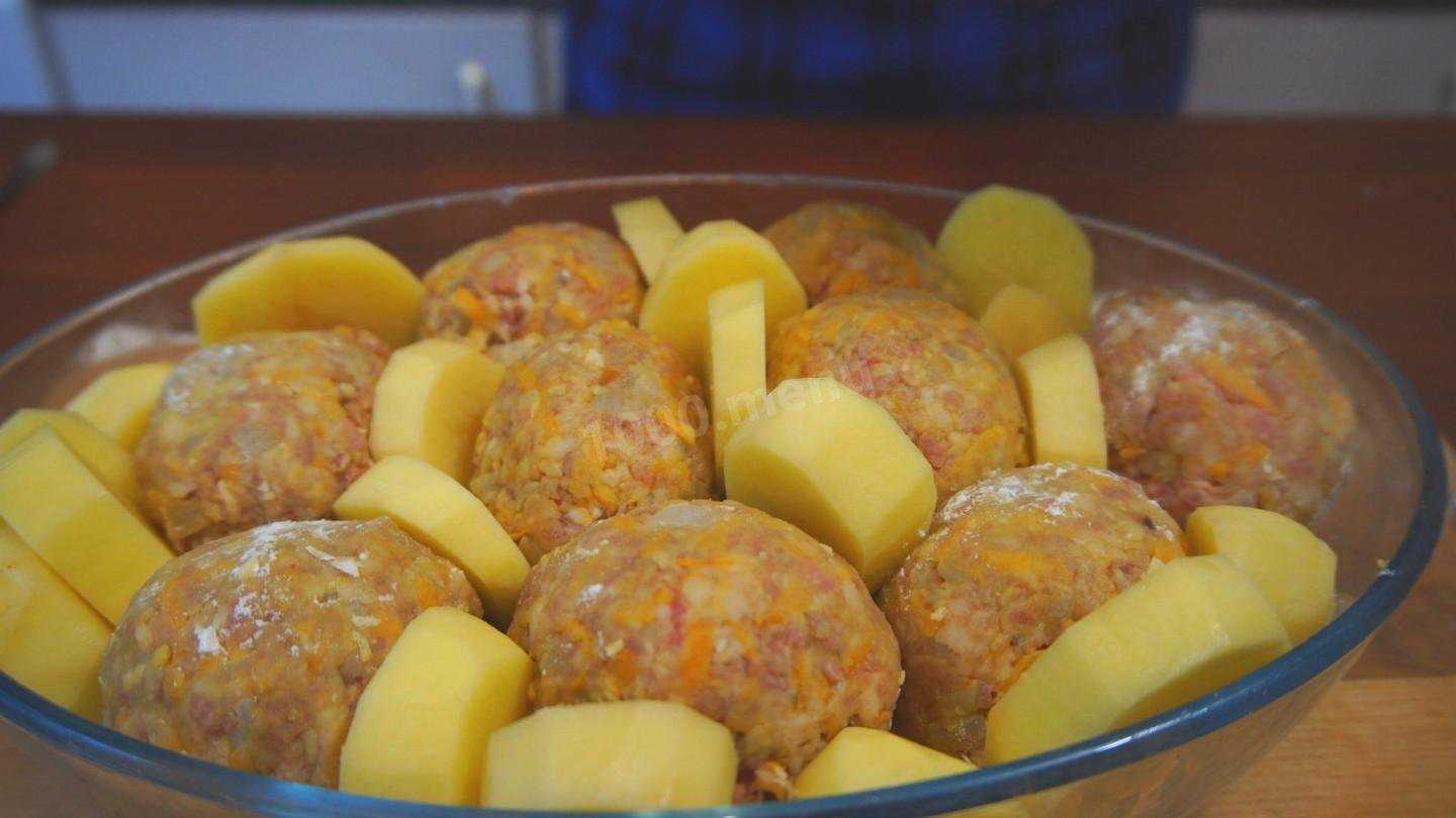 Тефтели с картошкой в рукаве в духовке
