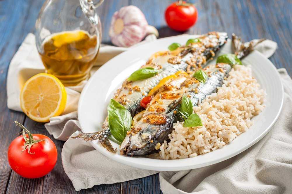 Запеченная скумбрия в духовке – 15 самых вкусных рецептов с фото и видео