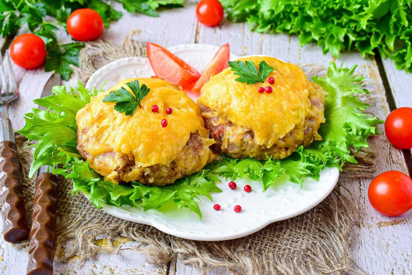 Стожки - 8 рецептов из фарша, в духовке с сыром, луком, помидорами