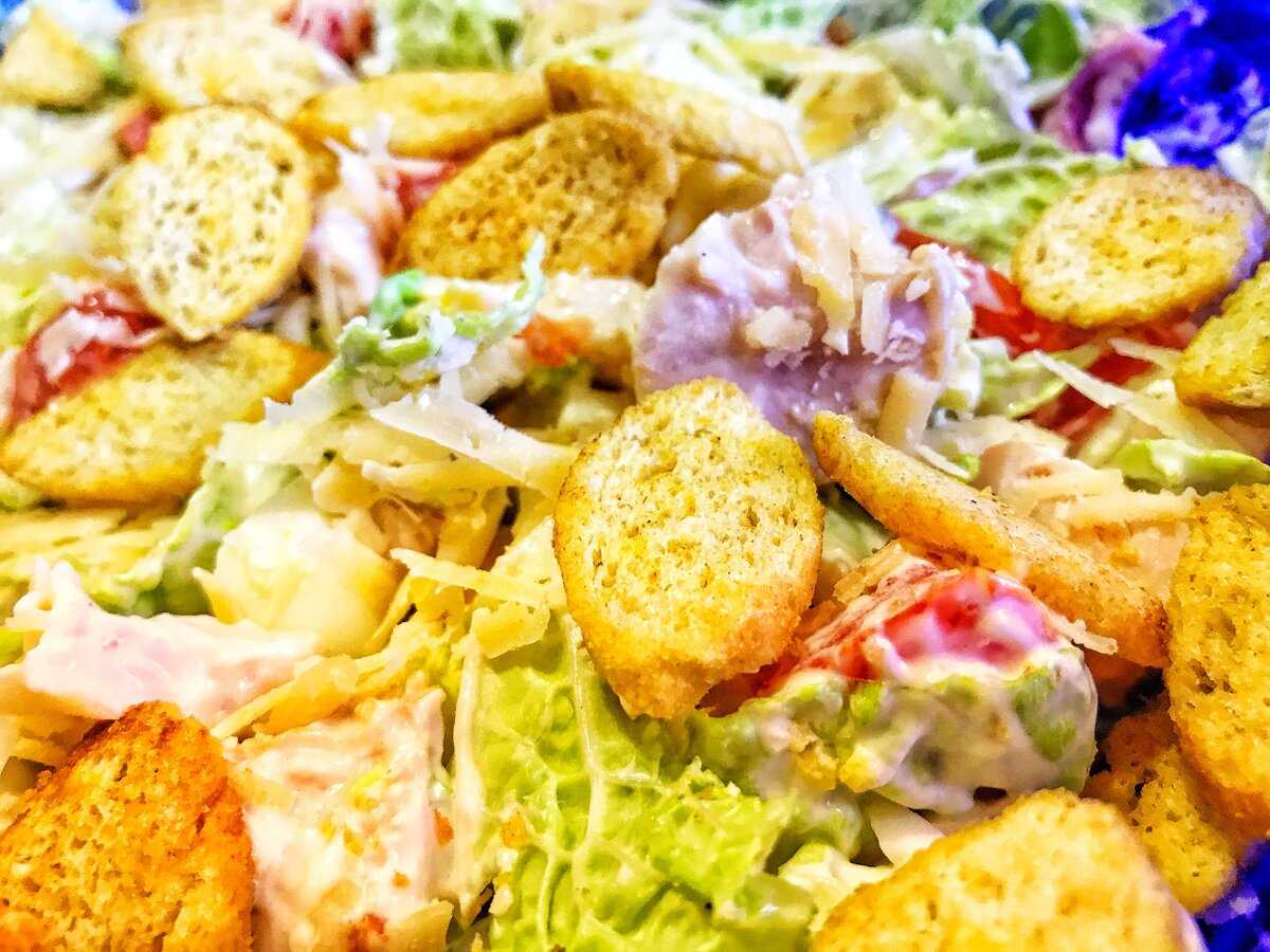 Салат цезарь с курицей: 6 классических простых рецептов