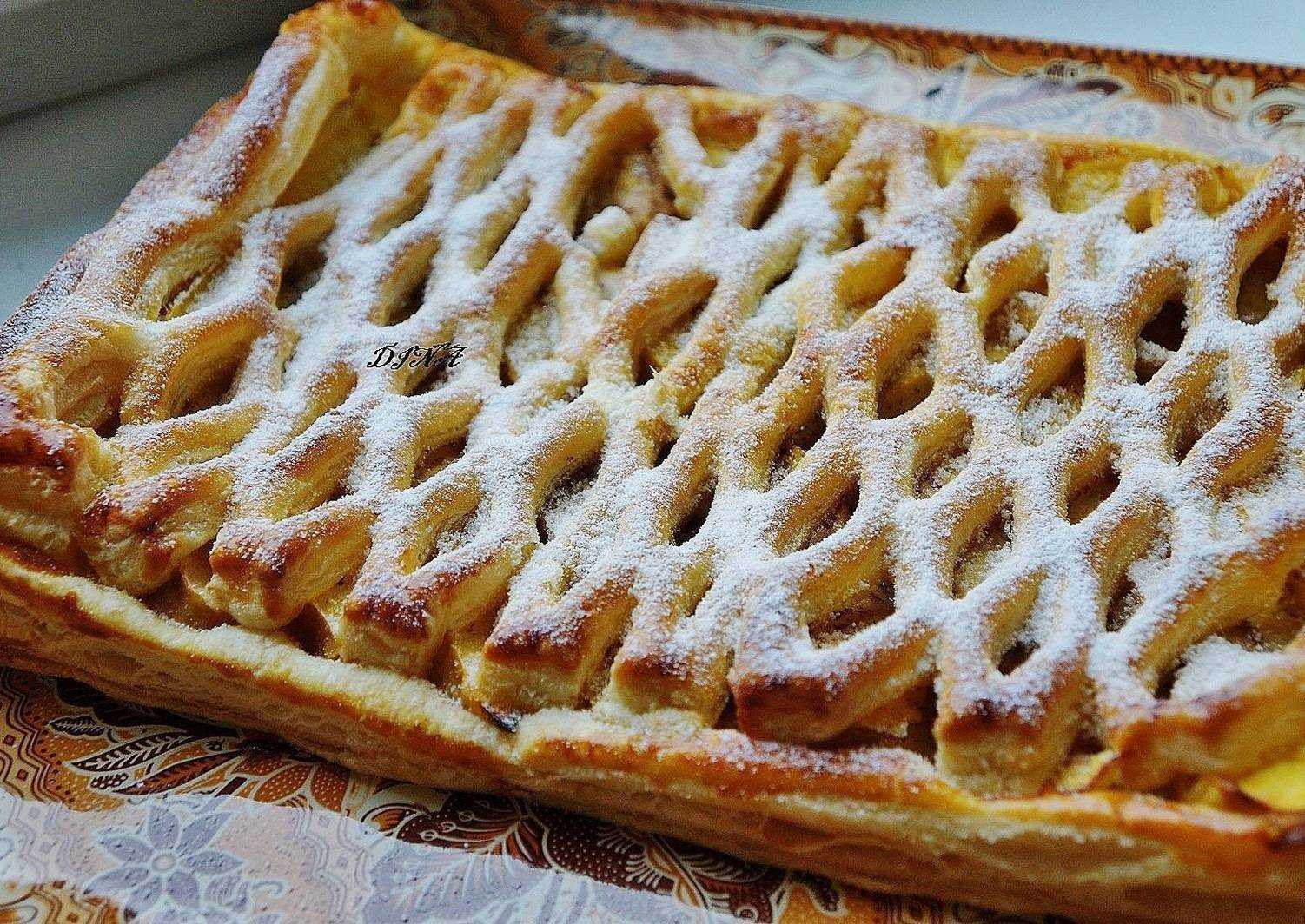 Рецепт: мясной пирог из слоеного теста