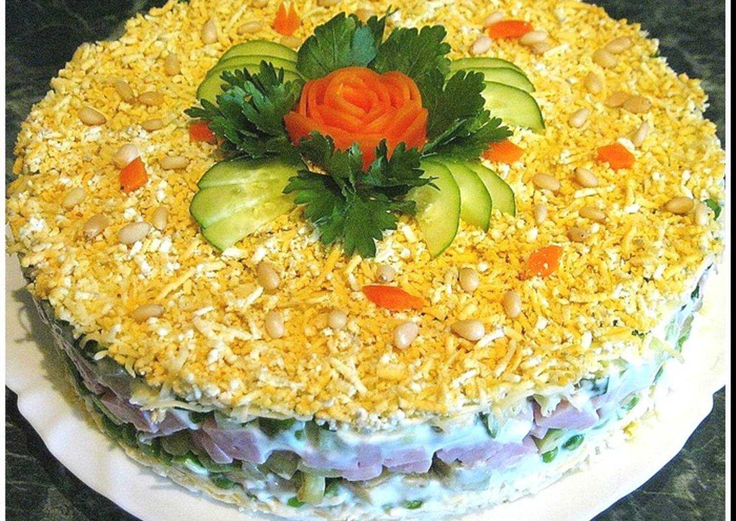 20 салатов с курицей и сыром, которые украсят любой стол