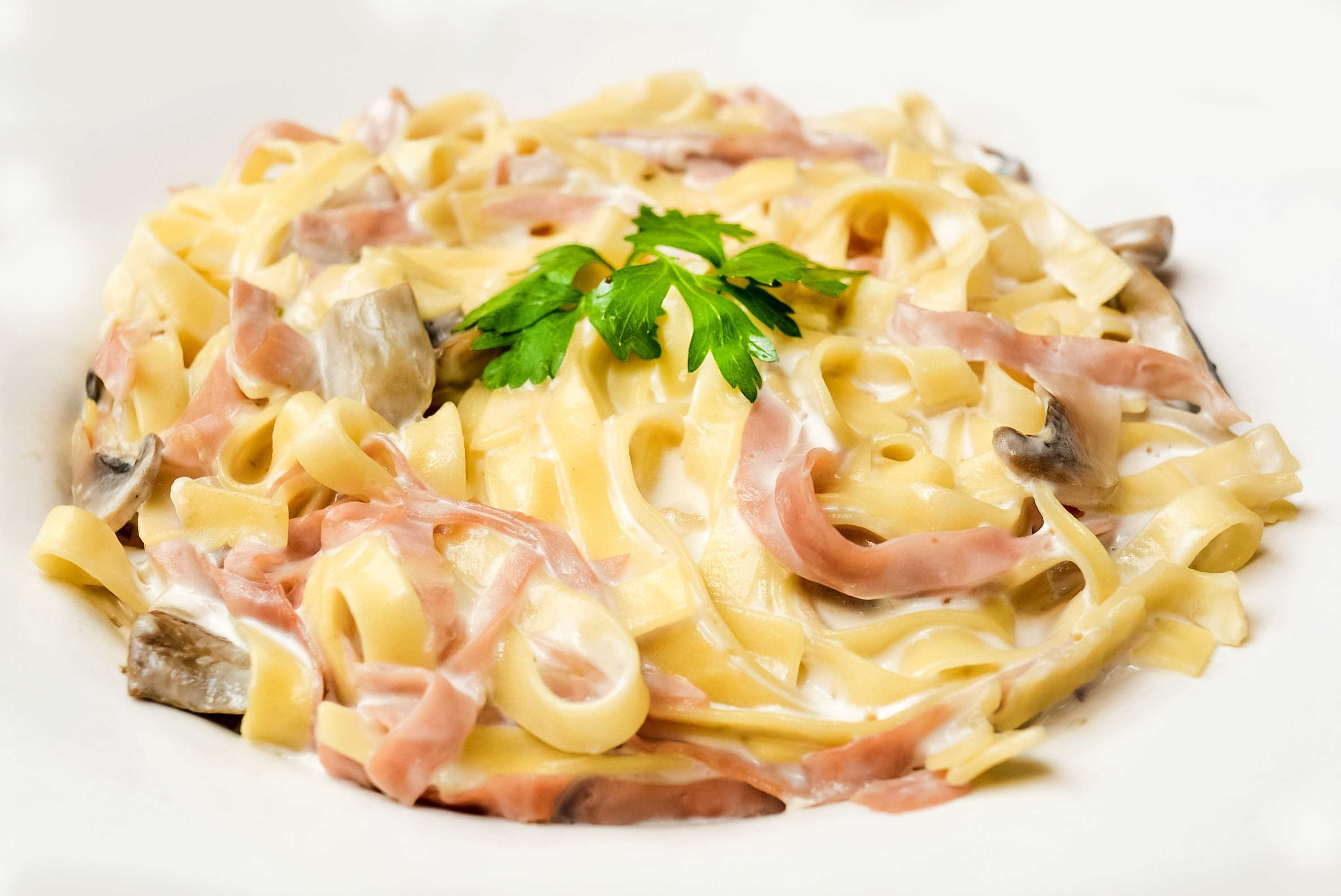 Макароны с сыром и беконом – простая изысканность для гурманов: рецепт с фото