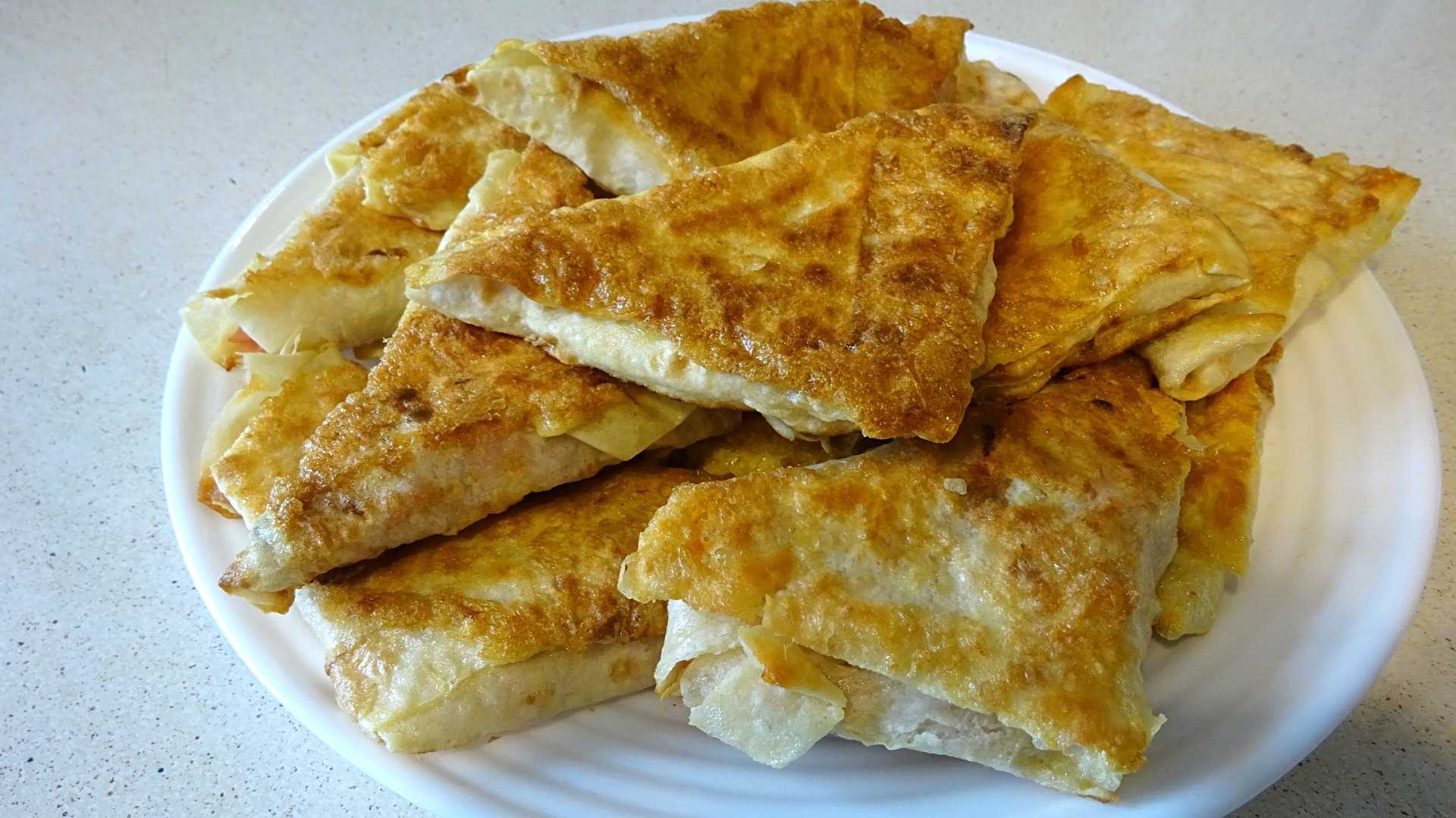 Очень вкусный лаваш с колбасой и сыром на сковороде - два простых пошаговых рецепта с фото от алены каменевой - идеальная закуска