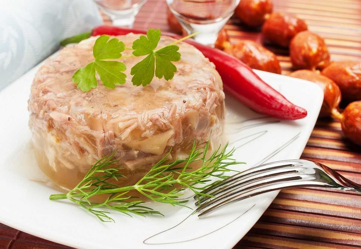 Как сварить вкусный холодец из свиных ножек и курицы