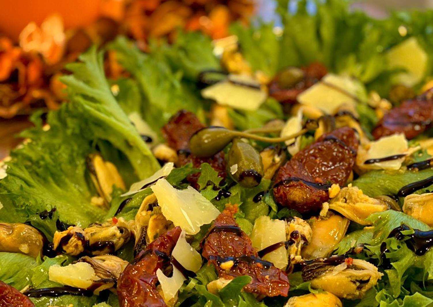 Салаты с мидиями — простые и вкусные рецепты