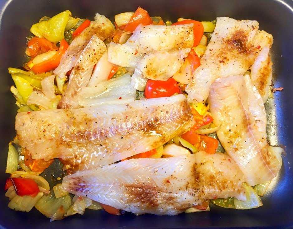 Рыба с кабачками в духовке. рыба с кабачками в мультиварке-скороварке.