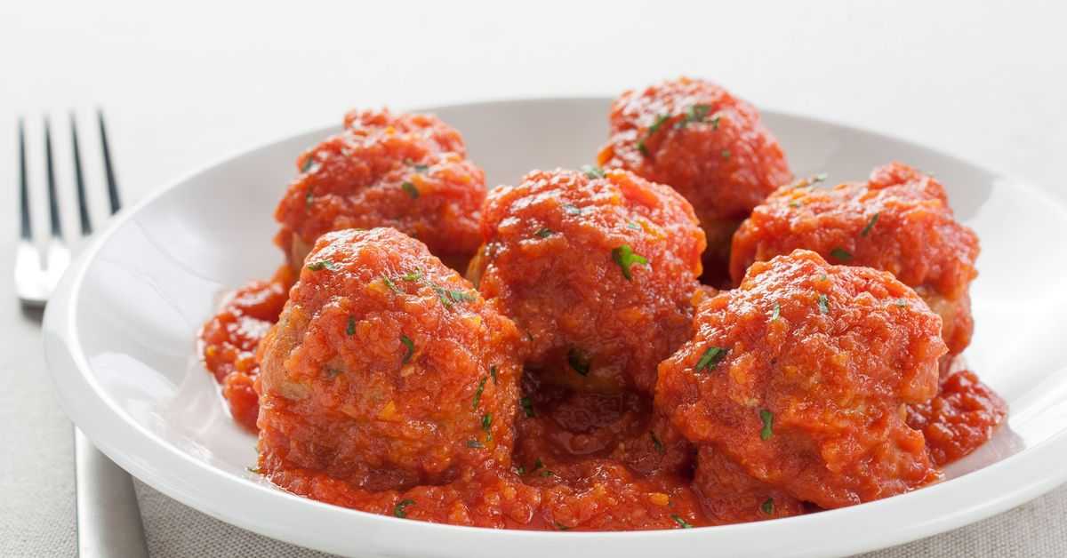 Ёжики из фарша с рисом с подливкой в духовке