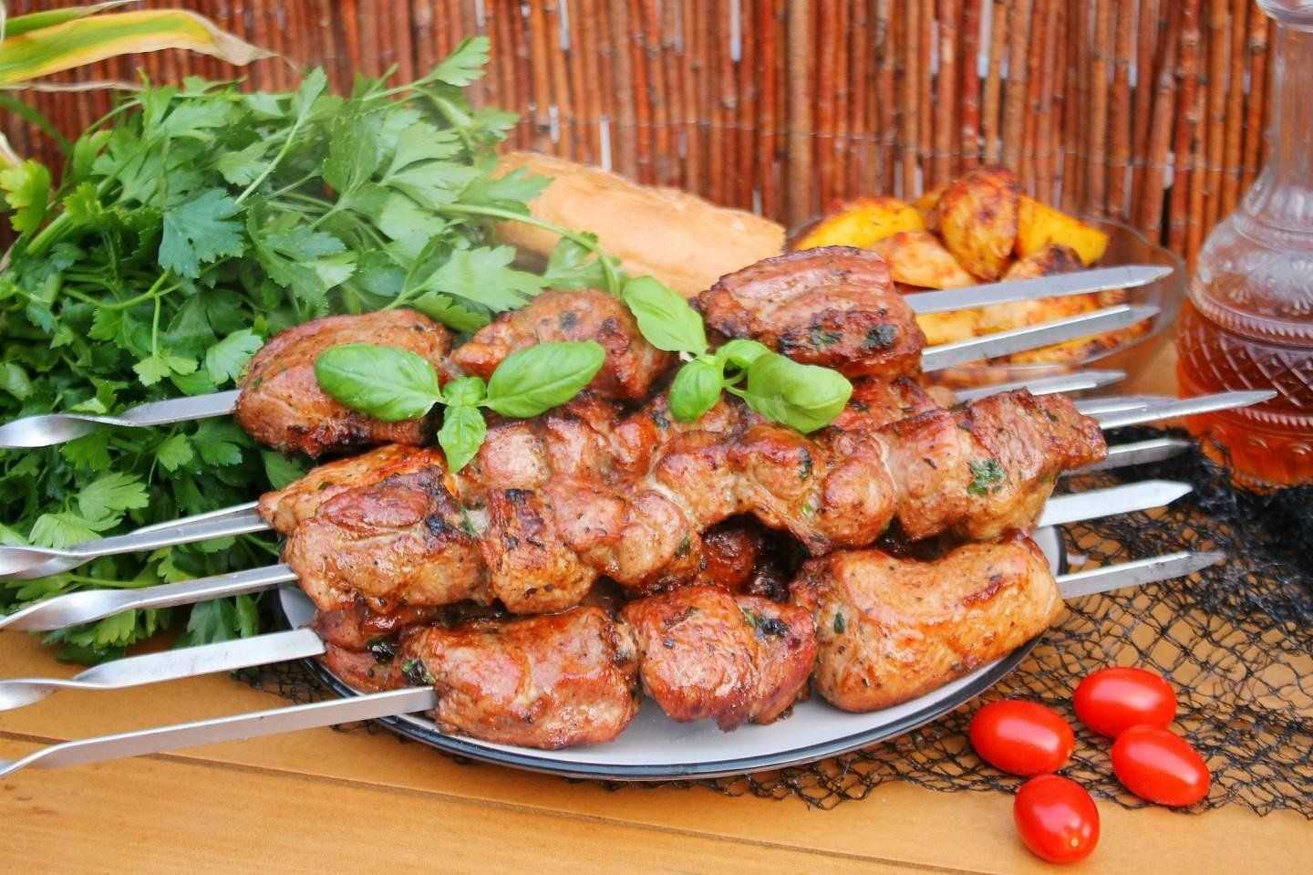 Шашлык из индейки на шпажках в духовке - пошаговый рецепт с фото