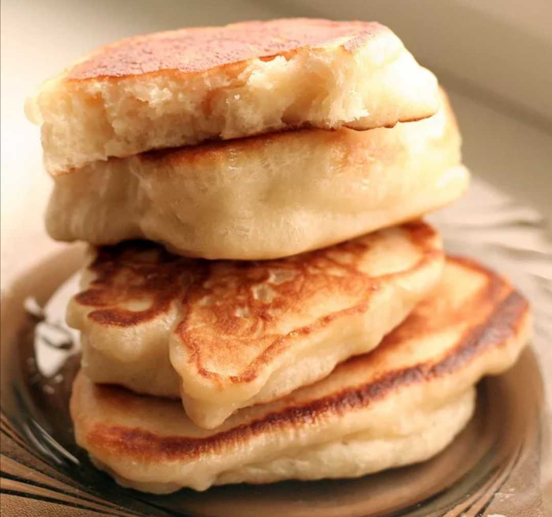 Оладьи на молоке и дрожжах: пышные, воздушные и очень вкусные