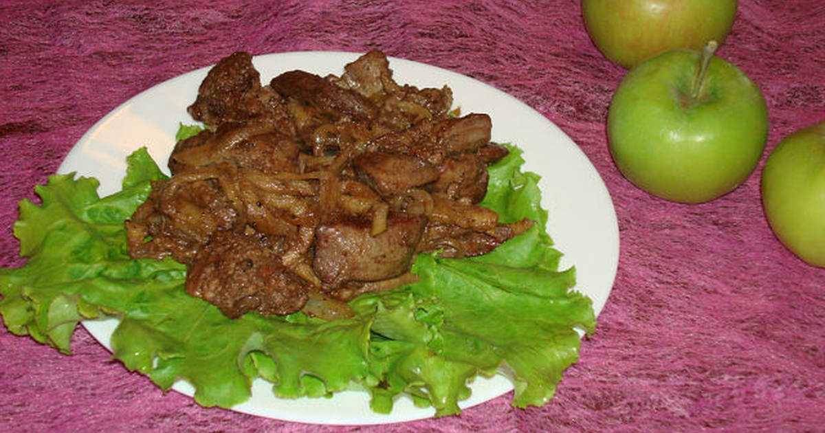 Куриная печень в духовке с луком и яблоками в банке