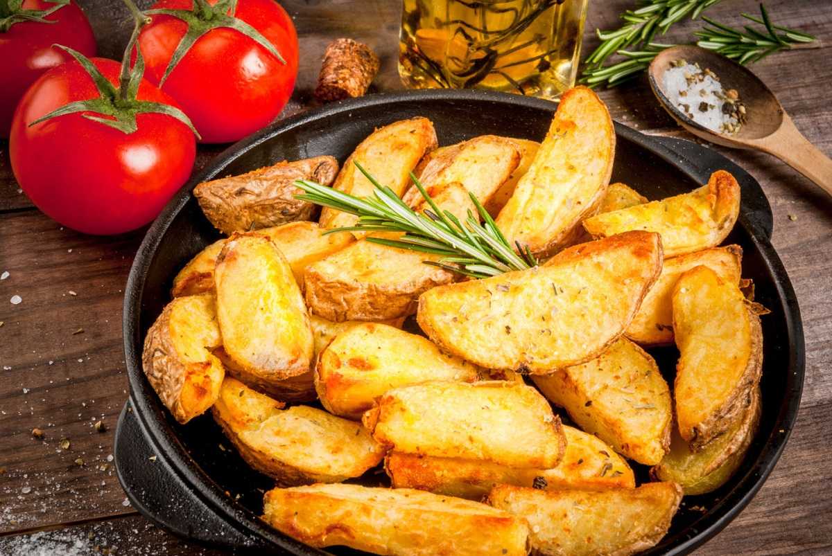 Картофель по-деревенски в духовке: пошаговый рецепт с фото