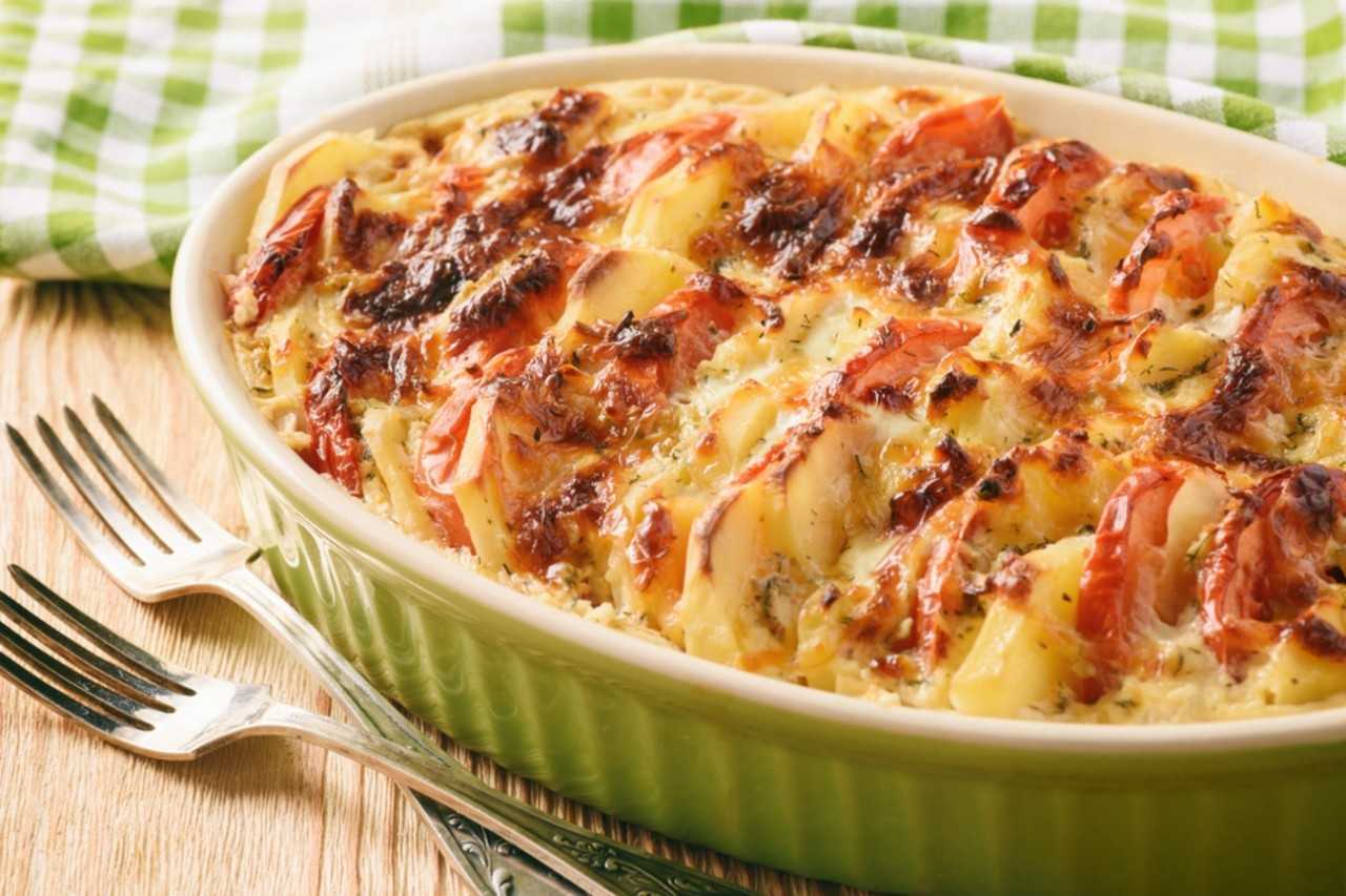 Мясо по-французски – классическое блюдо из свинины, запеченное в духовке (самые вкусные рецепты)