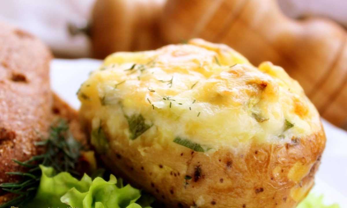 Запеченный картофель в духовке с сыром и сметаной - рецепт