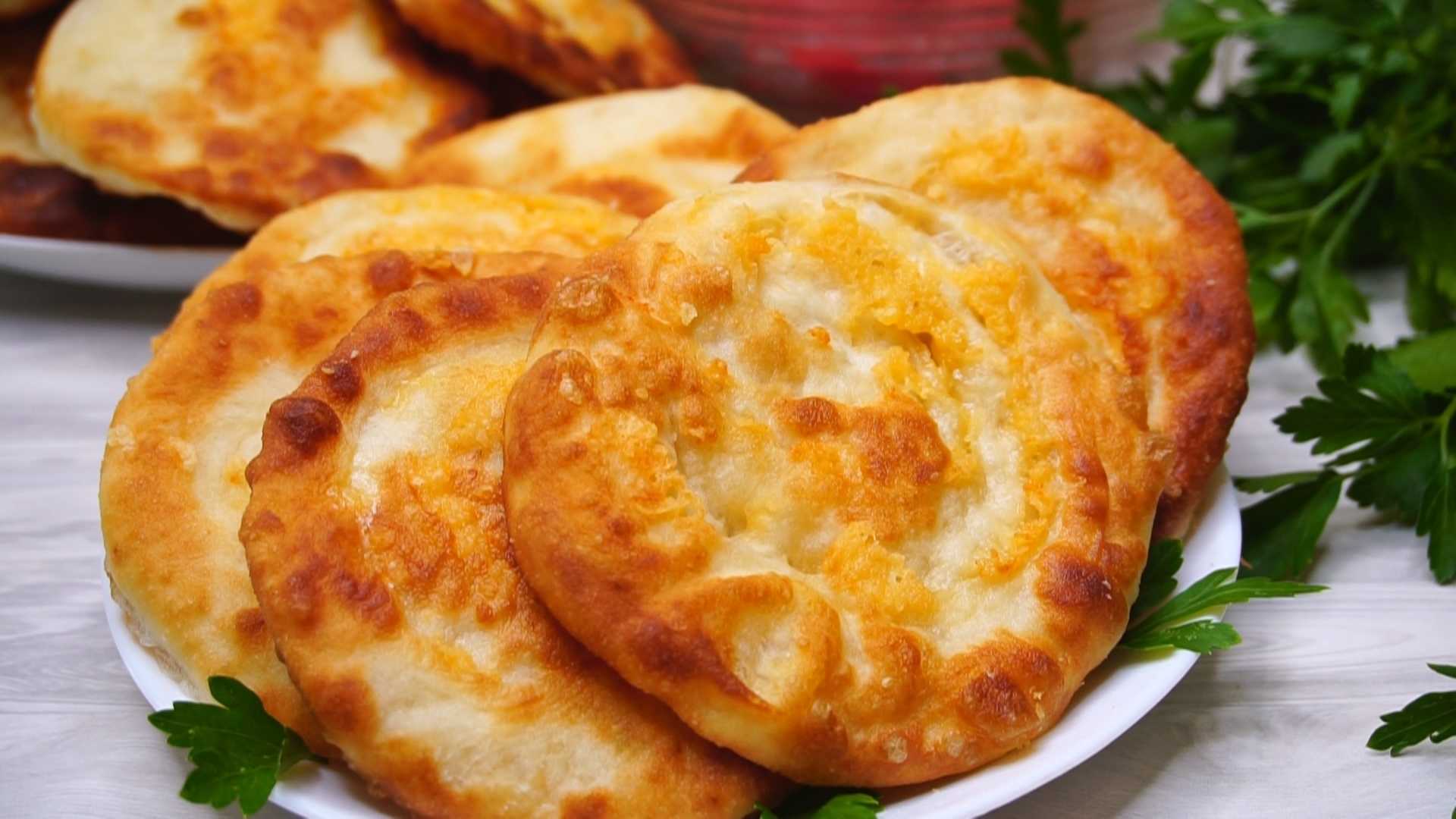20 быстрых и вкусных сырных лепешек