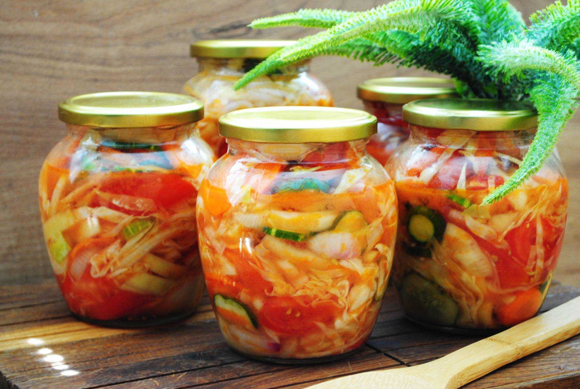 Охотничий салат на зиму — рецепт с капустой и огурцами