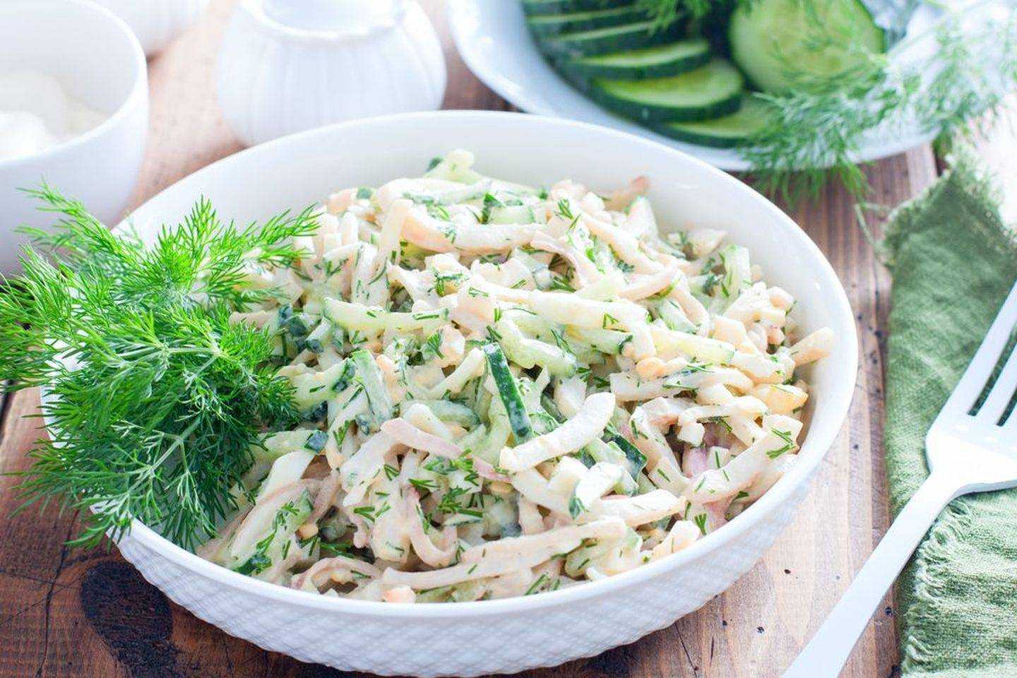 Салат с кальмарами яйцом и огурцом | пошаговый рецепт