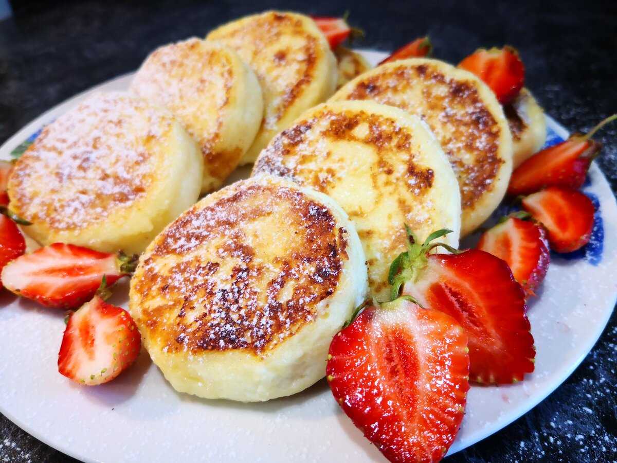 Сырники из творога: 20 пп-рецептов на любой вкус