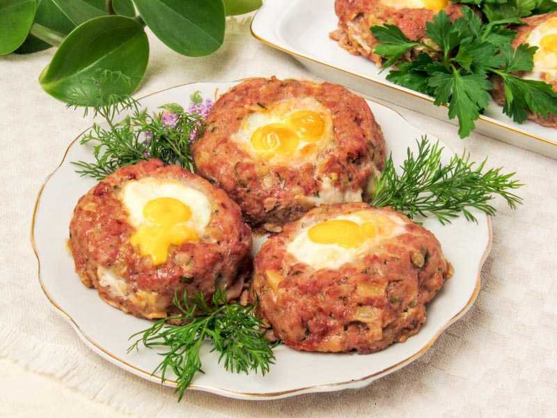 Гнезда из фарша с сыром в духовке: 5 пошаговых рецептов