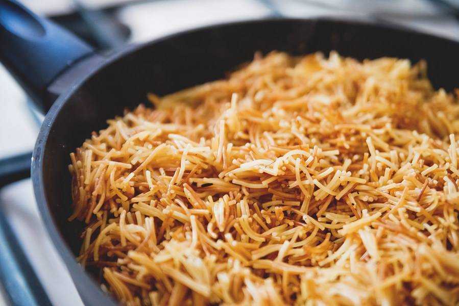 Как готовить макароны в сковородке без предварительной варки | miss w.ru