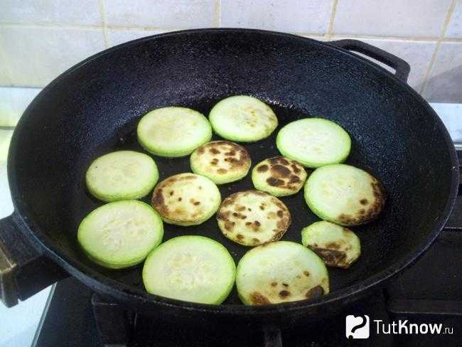 Жареные кабачки на сковороде — быстро и вкусно. пошаговые рецепты жарки кабачков