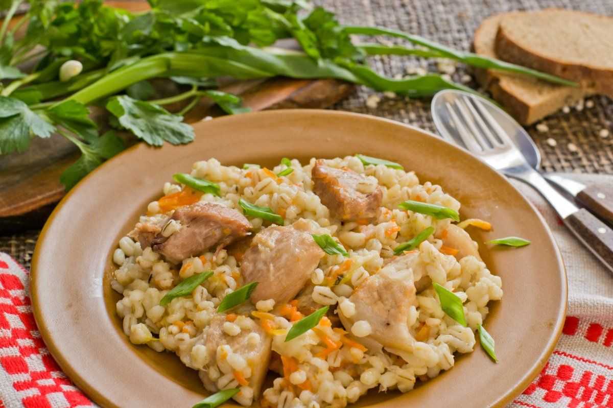 Плов из перловки с курицей: просто и вкусно