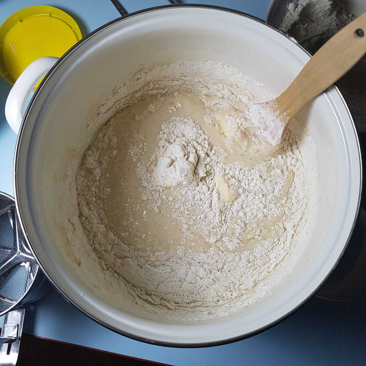 Тесто для домашних пельменей: вкусное, мягкое и эластичное