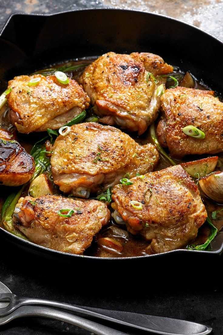 Как вкусно пожарить куриные бедра: рецепты на сковороде - onwomen.ru