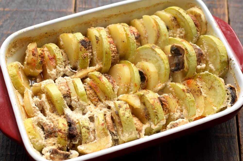 Запеканка из кабачков и картофеля — 5 рецептов в духовке и мультиварке
запеканка из кабачков и картофеля - 5 рецептов в духовке и мультиварке