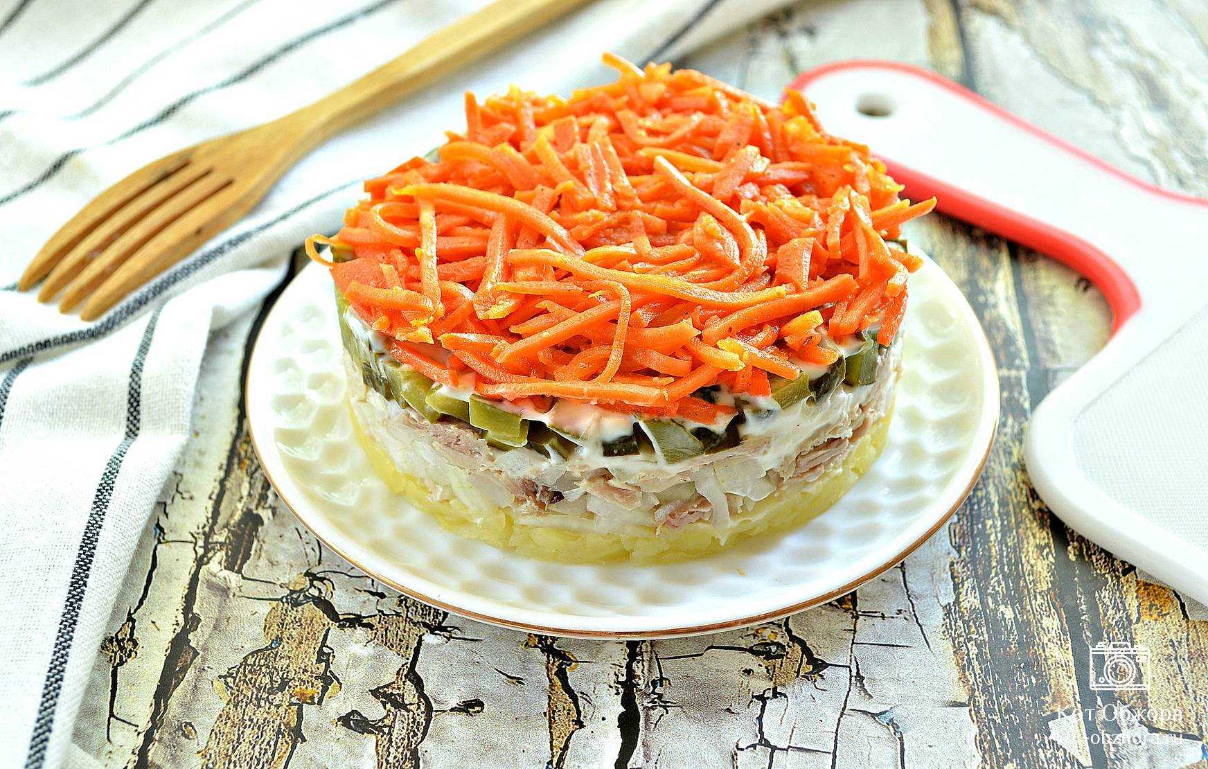 20 быстрых салатов с копченой курицей и корейской морковью